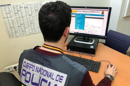 La Policia Nacional prova d’identificar vint menors més.