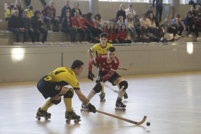 Una jugada del partido de ayer entre el Alpicat y el Raspeig.