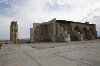 Vista de la explanada ubicada junto al castillo de La Suda, en la colina de la Seu Vella.