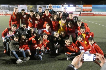 Los jugadores del Nàstic celebran su triunfo.