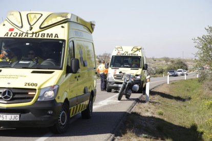 Chocan un coche y una moto en la N-240 en Les Borges 