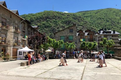 Balls tradicionals a la fira d’oficis de Rialp