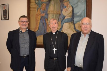 El vicari general mossèn Lluís Sallán, el bisbe Salvador Giménez i el vicari Episcopal Jaume Pedrós.