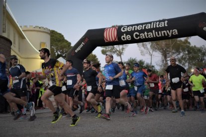 Un moment de la sortida de la cursa nocturna que es va celebrar dissabte passat.