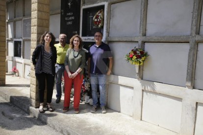 Los tres soldados han sido enterrados en un nicho del cementerio municipal.