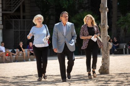 Irene Rigau, Artur Mas i Joana Ortega, ahir, minuts abans de la compareixença a Barcelona.