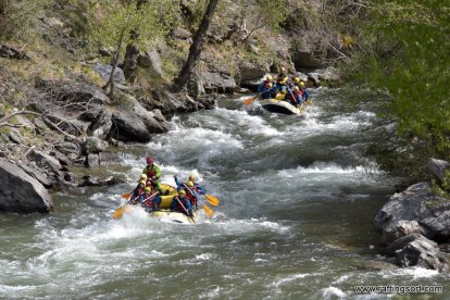 Imagen de barcas en el Pallaresa durante el puente de Sant Joan.