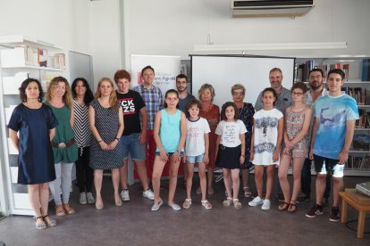 Foto de familia con los ganadores del premio junto a las autoridades de la ciudad y los patrocinadores, ayer en La Seu d’Urgell.