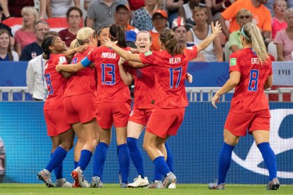 Las jugadoras de EEUU celebrando uno de los goles. 