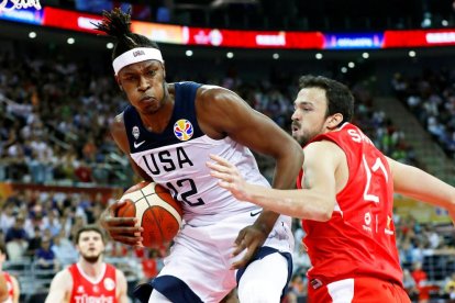 El nord-americà Myles Turner, en el partit d’ahir.