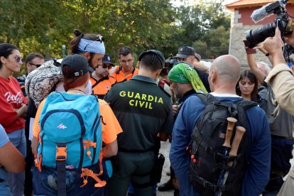 Un grupo de personas que participó ayer en la búsqueda de Blanca Fernández Ochoa.