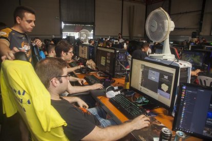 Los ventiladores, clave para hacer frente al calor de agosto. 