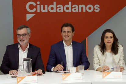 Villegas, Rivera i Arrimadas, reunits ahir a Madrid.