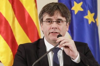 Puigdemont entra en el Parlament Europeu per assistir a una exposició sobre el català