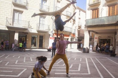 Últimos ensayos in situ ayer del espectáculo ‘1+1+1’ de Laurien Bérube, Xavier Laliberté y Elvin Roland.