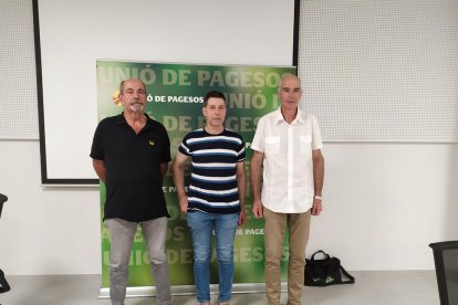 Jaume Pedrós, Rossend Saltiveri i Josep Maria Cortasa, ahir a la seu d’Unió de Pagesos