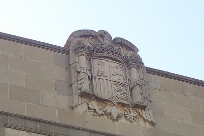 Imagen de archivo del escudo franquista del parque de Gardeny. 