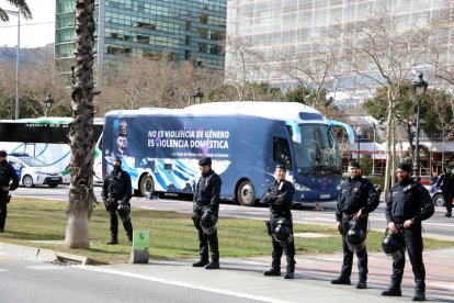 El polémico autobús antifeminista, ayer en Barcelona. 