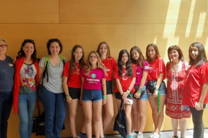 Foto de família de les estudiants del Torre Vicens que dissabte van participar en el Technovation.