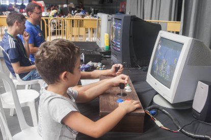 El público pudo jugar con una exposición de consolas vintage.