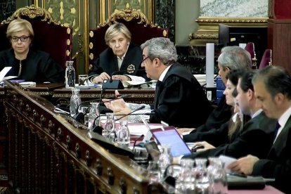 El fiscal Javier Zaragoza, ahir, al dirigir-se al tribunal mentre presentava una part de l’informe final del Ministeri Públic.