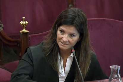 L’advocada de l’Estat, Rosa María Seoane, ahir, mentre presentava l’informe final.