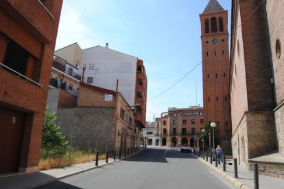 El solar del carrer la Creu que es convertirà en pàrquing.