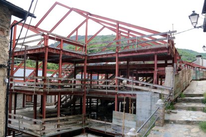 El edificio está en el casco histórico de Rialp