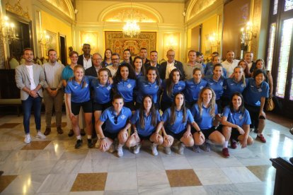 Homenatge de la Paeria a l’AEM femení pel seu ascens a Segona