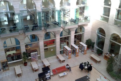 Una vista general de la Biblioteca Pública de Lleida.