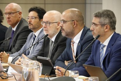 Miquel Buch, segundo por la izquierda, en la reunión.