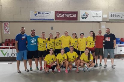 Jugadores i cos tècnic del Vila-sana, ahir en la primera sessió de la pretemporada.