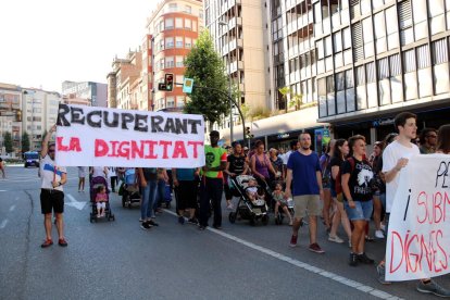 Mobilitzacions - La ciutat de Lleida ha acollit en reiterades ocasions protestes per reclamar mesures contra la pobresa energètica, com la manifestació de la imatge. Així mateix, tal com va publicar aquest diari, la Plataforma d’Afectats per l ...