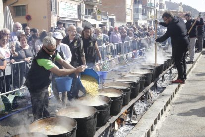 El ágape se cocina en fuego de leña y ollas de cobre. 