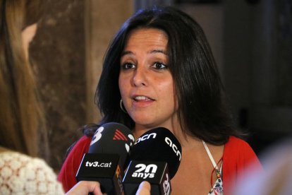 La diputada de la CUP-CC Maria Sirvent, als passadissos del Parlament , en una imatge d'arxiu.