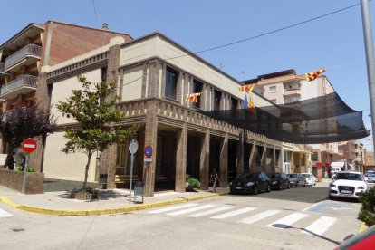 El  ayuntamiento de Alfarràs, donde se presentó la denuncia.