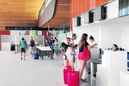 La terminal del aeropuerto de Alguaire, el pasado domingo, cuando finalizaron los vuelos de verano.