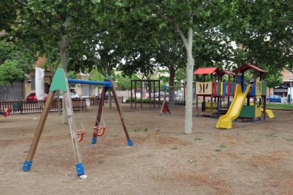 Área de juegos de la plaza l’Esplai de La Bordeta.