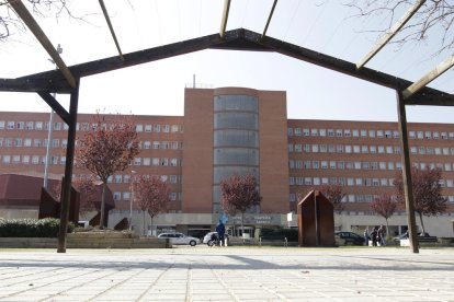 Vista exterior de l’Hospital Universitari Arnau de Vilanova de Lleida.