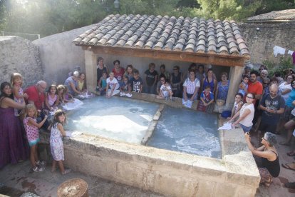 Algunos de los participantes en la jornada ‘Fem Safareig’ el pasado lunes en Vallbona de les Monges. 