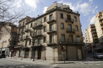 El edificio entre Prat de la Riba y Príncep de Viana.