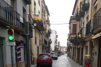 Pilones en dos carrers de les Borges per evitar la circulació de vehicles