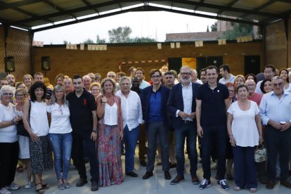 Imagen de la cena de verano de ayer del PSC con los militantes en Butsènit.