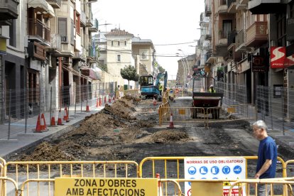 Las obras consisten en renovar la red de aguas, ampliar las aceras y eliminar aparcamientos.