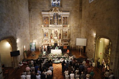 Funeral per Koldo Agirre a Bilbao - Una àmplia representació de l’Athletic Club va acomiadar el llegendari exjugador i extècnic Koldo Agirre, mort dimecres, en el funeral que es va oficiar ahir a la parròquia de San Pedro del barri bilbaí de ...