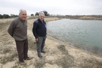 L’antiga pedrera, parcialment plena d’aigua a Alguaire.