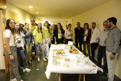 Esmorzar saludable ahir, durant la segona jornada Nereu, celebrat a la facultat de Medicina.