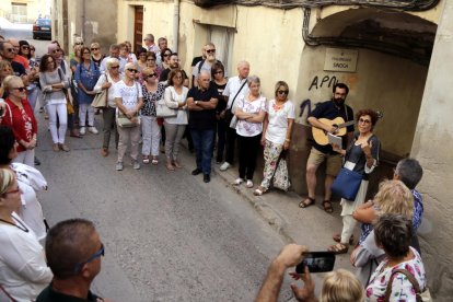 Cada parada de la ruta per Aitona incloïa una acció teatral.