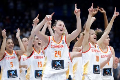 Las jugadoras española, tras vencer a Serbia en la semifinal.