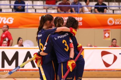 Las jugadoras de la selección femenina de hockey patines, ayer.